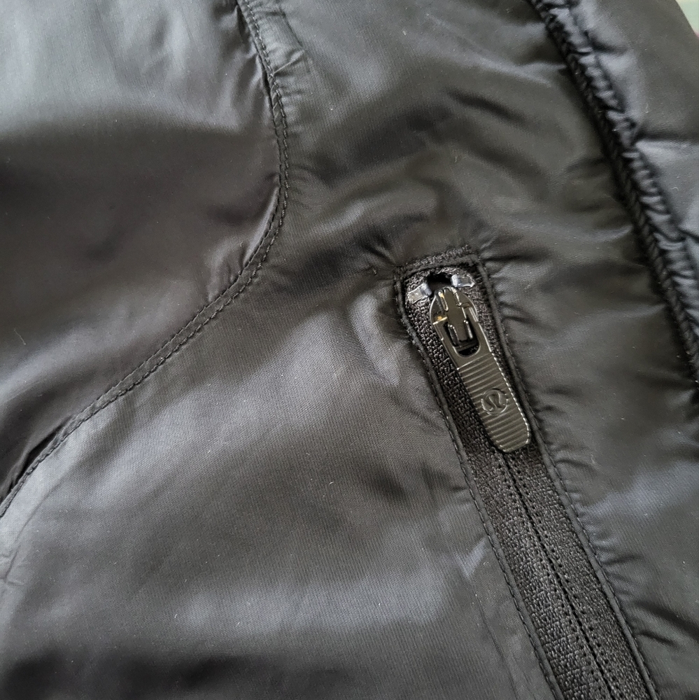 Lululemon Black Cloudscape Short Drawstring Puffe… - image 8